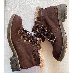 Rocket Dog brown winter boots with fur